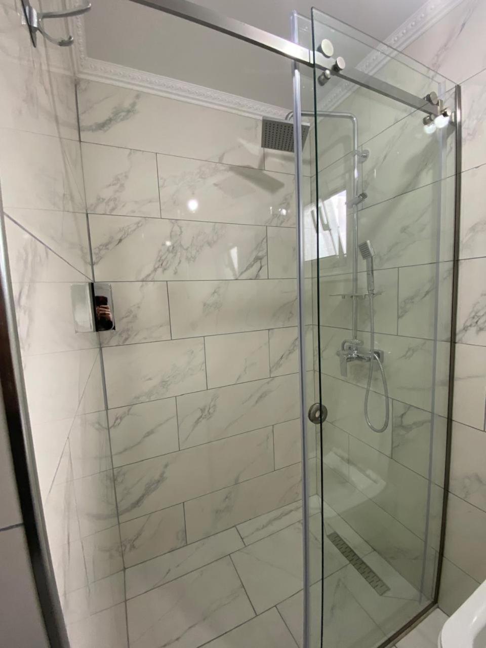 בראט Rent Rooms Sakolli מראה חיצוני תמונה